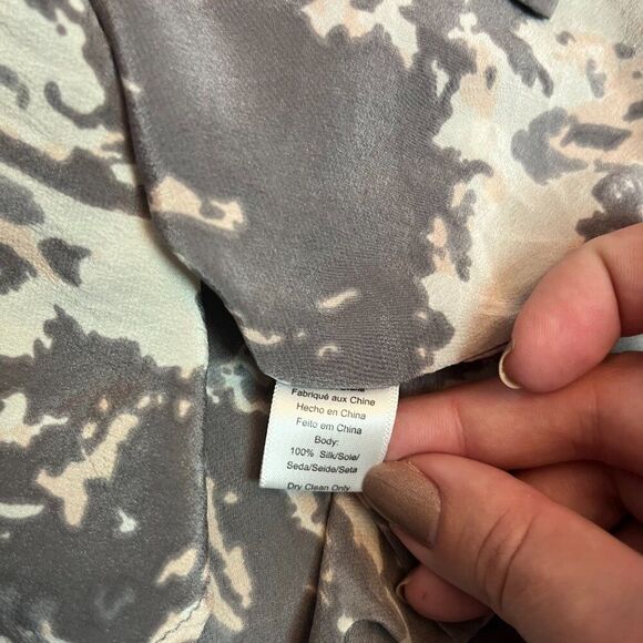 PiperLime Collection Abstract Print Silk Button Down Shirt Size XS - Picture 4 of 4